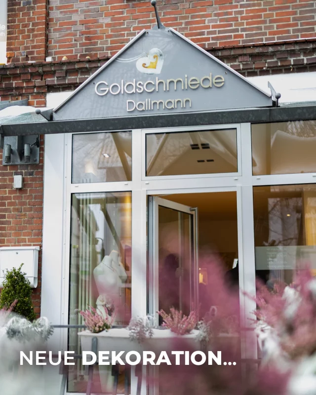 Auch wenn es draußen noch kalt ist, haben wir unsere Goldschmiede schon in Frühlingsstimmung versetzt ✨ Passend zur frischen Dekoration präsentieren wir Euch unsere neuesten Schmuckkreationen. Kommt vorbei und lasst Euch verzaubern 💍

#goldschmiede #dallmann #buxtehude #schmuck #juwelier
