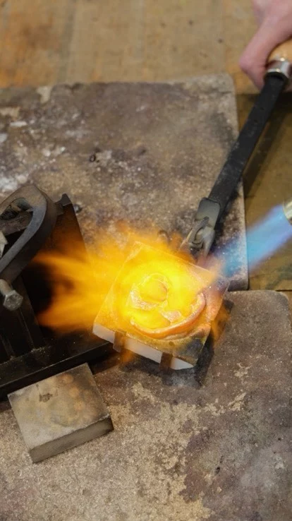 Heute für Euch: Unterschiedliche Gold-Legierungen, deren Vorteile und Einflüsse auf den Schmuck den wir daraus fertigen ✨💍

#goldschmiede #dallmann #juwelier #schmuck #fyp