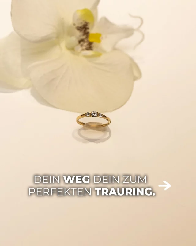 💍 Euer Weg zum perfekten Trauring – bei uns in Buxtehude

Ein Trauring begleitet euch ein Leben lang. Deshalb nehmen wir uns die Zeit, ihn gemeinsam mit euch genau so zu gestalten, wie ihr ihn euch vorstellt.

Vom ersten Gespräch über die Anprobe bis zur persönlichen Gravur – z. B. mit eurem echten Fingerabdruck – begleiten wir euch auf dem ganzen Weg. Alles aus einer Hand, mit Liebe zum Detail und gemacht für den großen Tag. 🤍

Swipe dich durch und sieh, wie aus eurer Idee euer ganz persönlicher Trauring wird. ➡️

📍 Ritterstraße 16, Buxtehude
📅 Vereinbart jetzt euren unverbindlichen Beratungstermin!

#goldschmiede #dallmann #trauringe #juwelier #fyp
